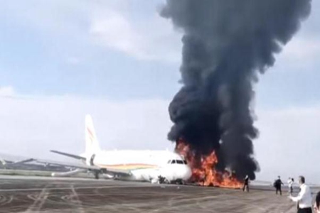 2022最新热点 重庆江北机场飞机冲出跑道起火