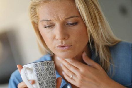喉炎的症状表现有哪些？这五个早期食道癌与咽喉炎的症状