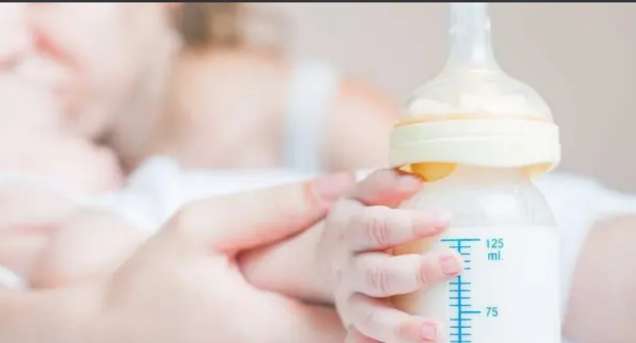 关于新生儿多久喂一次奶粉最合适呢？2-3小时