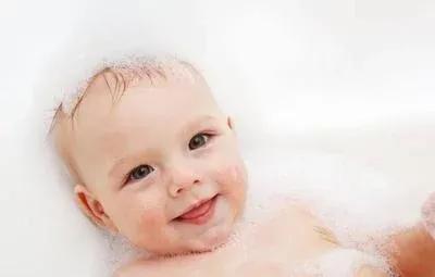 新生儿宝宝的皮肤应该怎么护理？