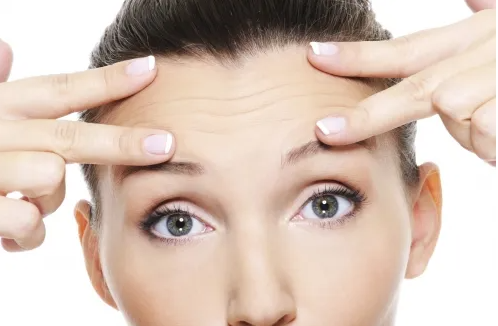 如何修複額頭上的小皺紋？如何改善額頭皺紋？