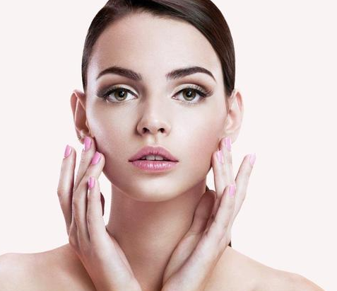 護理敏感幹性皮膚時要注意什麼？做到這幾點輕鬆告別敏感幹燥臉！